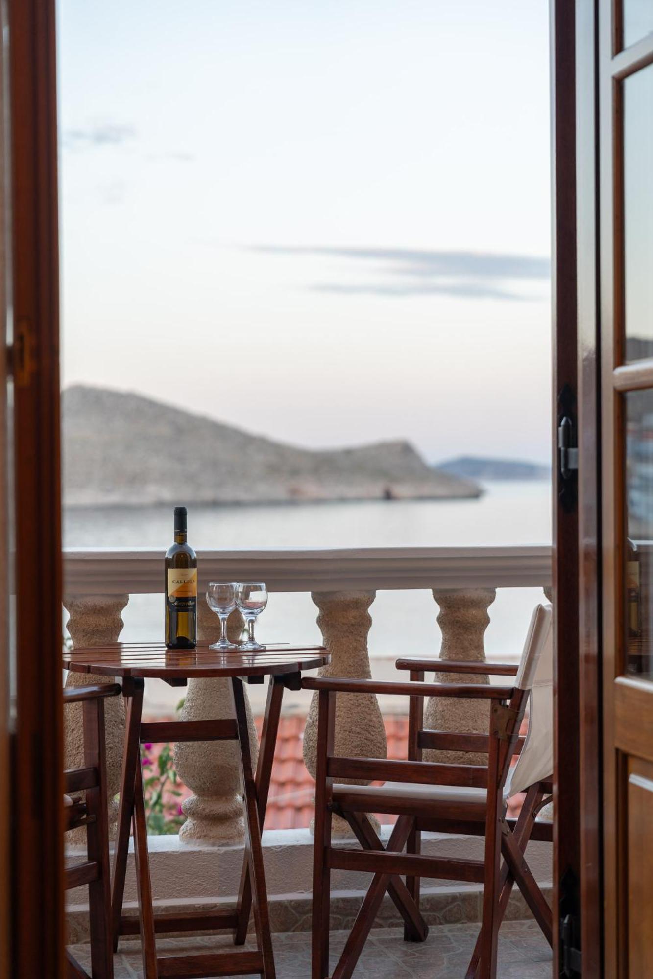 Villa Antonis Chalki Town Exteriér fotografie