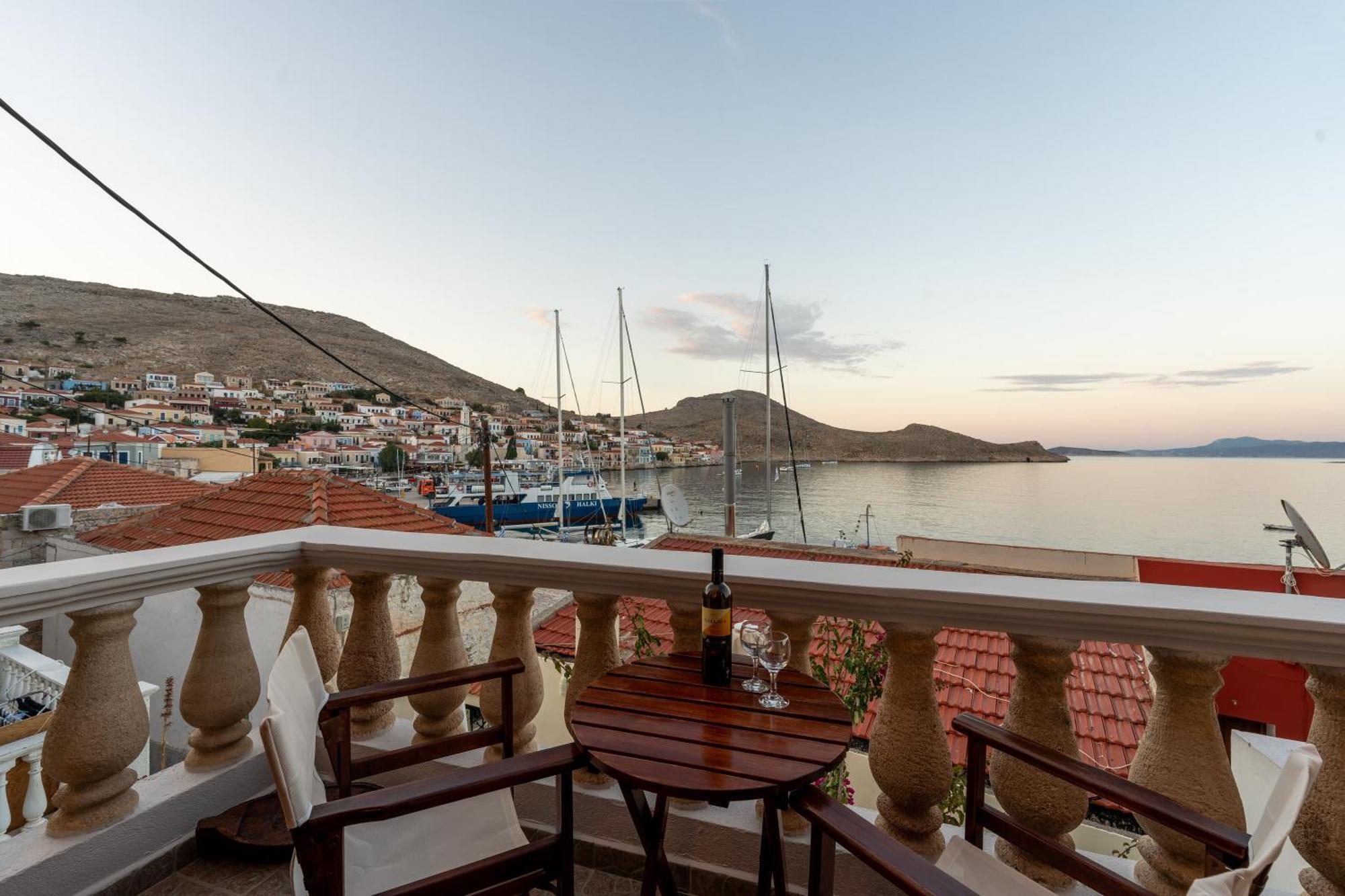 Villa Antonis Chalki Town Exteriér fotografie