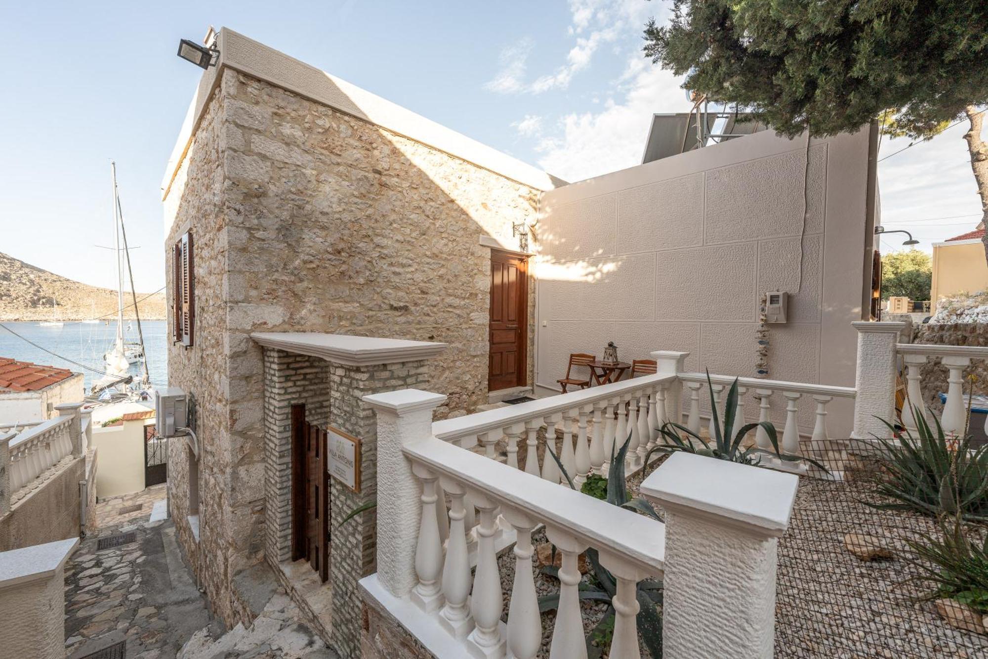 Villa Antonis Chalki Town Exteriér fotografie